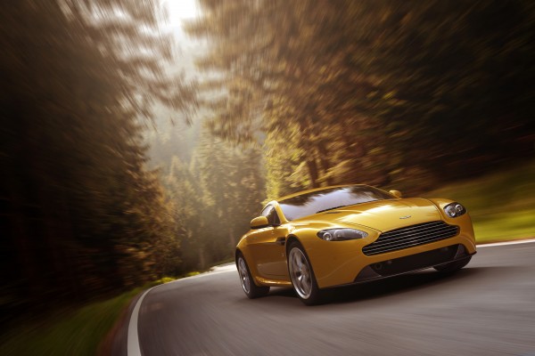 ASTON MARTIN VANTAGE